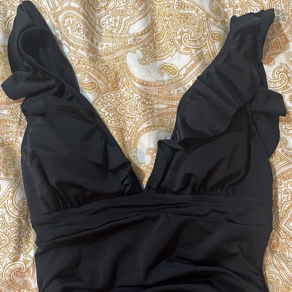 Black one piece bikini - Picture 2 of 6